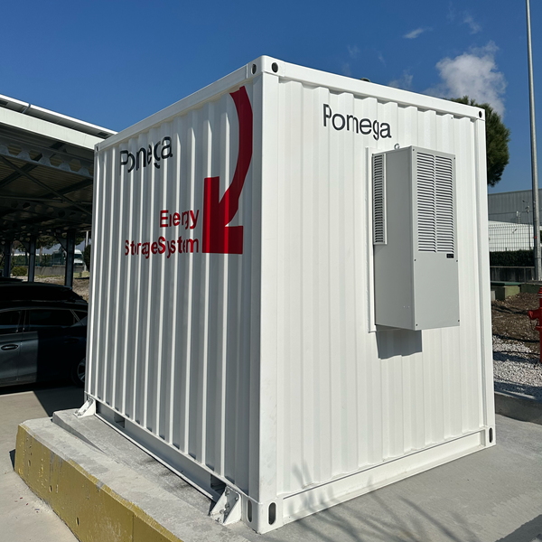 Kontrolmatik, enerji depolama sistemlerini anahtar teslim olarak Ankara’daki fabrikasında üretmektedir. Enerji depolama sistemi çözümlerinin, 2022 yılından itibaren Kontrolmatik’in iştiraki olan Pomega Enerji Depolama Teknolojileri A.Ş. tarafından sunulmaktadır.