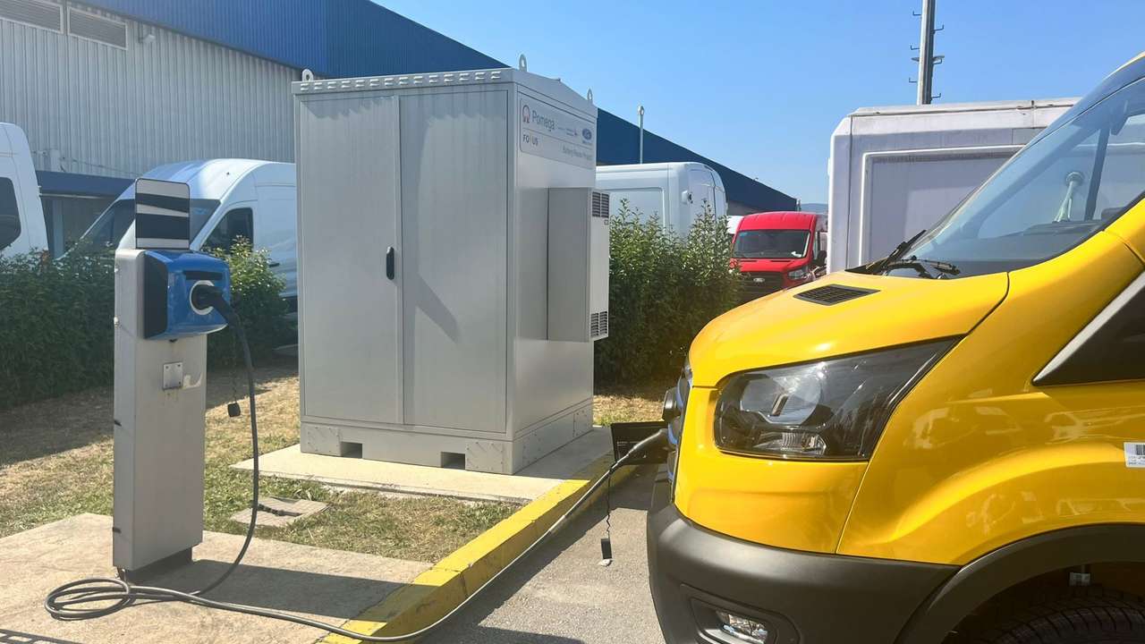 /media/jrmocm4o/f2fea6da-6338-4056-be44-21bfb1002468.jpeg?anchor=center&mode=crop&width=359&height=273