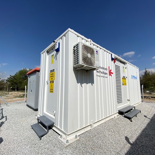 Energy Storage Systems provide many advantages to users. The most important of these are: